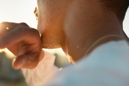 「夏のランニングは朝と夜どちらがおすすめ?それぞれのメリット・デメリットを比較」の画像