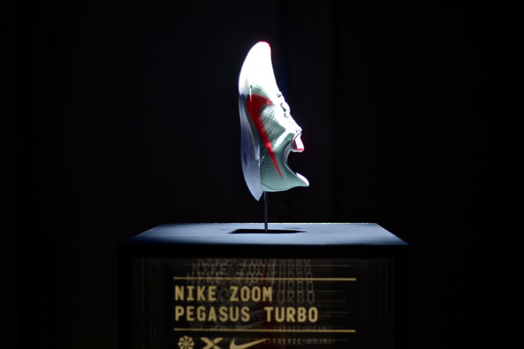 ナイキ ズーム ペガサス ターボ」発売 “ランナーの新定番シューズ”の