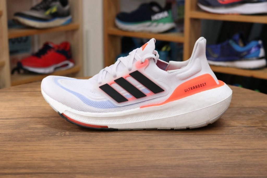 アディダス】新作ランニングシューズ「ULTRABOOST LIGHT」を徹底