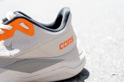 「コンバースからカーボンプレートシューズが登場！　気になる履き心地は”ボストン”“ズームフライ”にも似ている？」の画像