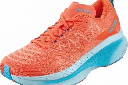 「軽量×スピード特化カーボン搭載！ヨネックスの新作ランニングシューズが8月下旬発売」の画像