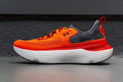 「アンダーアーマー最新作『VELOCITI ELITE 3』発表！プレート搭載モデル『VELOCITI PRO 2』、汎用性に優れた『VELOCITI SPD』にも注目」の画像