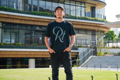 「ナイキ、HOKA、ニューバランス……普段履きにもおすすめのオールホワイトシューズ5選」の画像