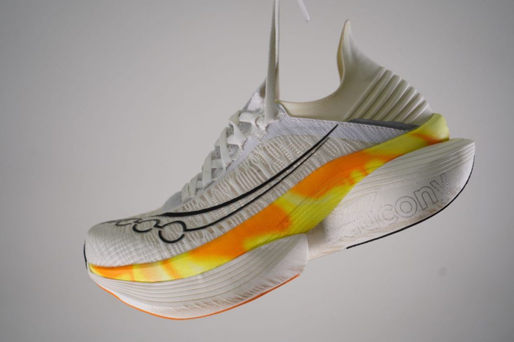 ランニング専門ブランド Sauconyサッカニー スピットファイア 陸上