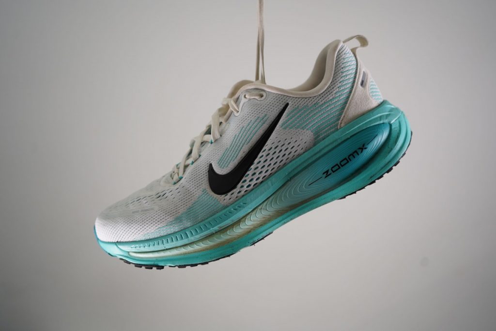 シリーズ最厚の『ボメロ 18』はナイキの中心シューズに