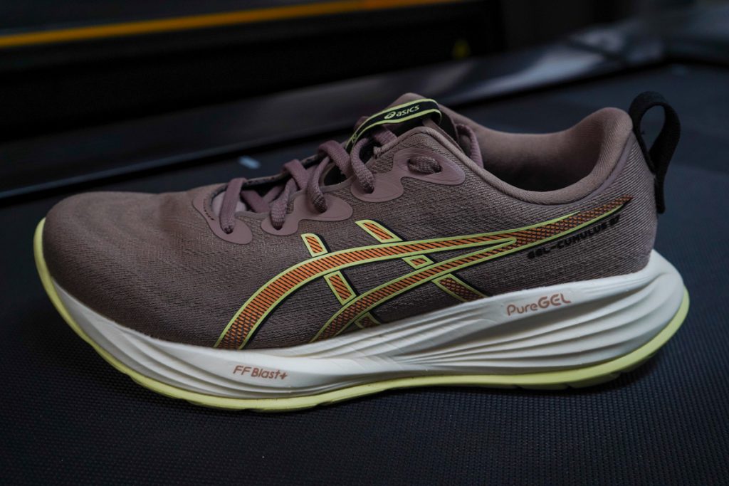 はじめてのシューズにも選ばれるアシックス『ゲルキュムラス 27』 今作