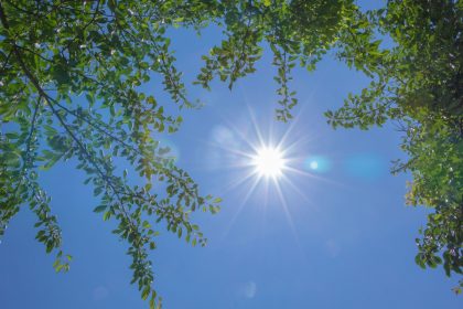 「【紫外線対策】夏の日差しから身を守ろう！紫外線が引き起こすダメージと効果的な対策4選」の画像