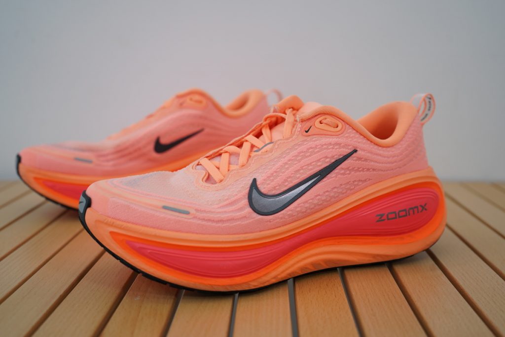 【新品・未使用】ナイキ ボメロ プラス ナイキ ボメロ プラス、クッショニングを極めるボメロ プレミアムは