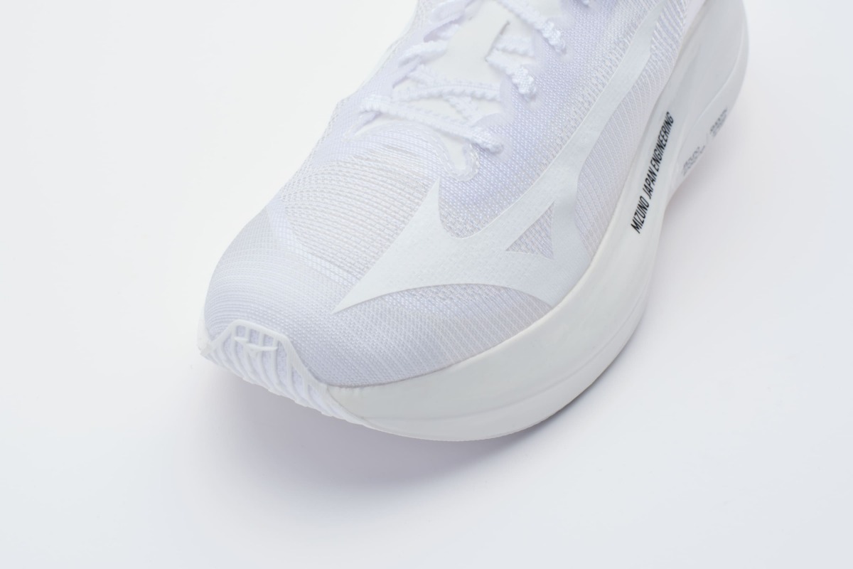 「ミズノ新作次世代レーシングシューズ3モデルのPROTOTYPEの詳細が判明。約137gの軽量レーシングシューズに注目集まる」の画像