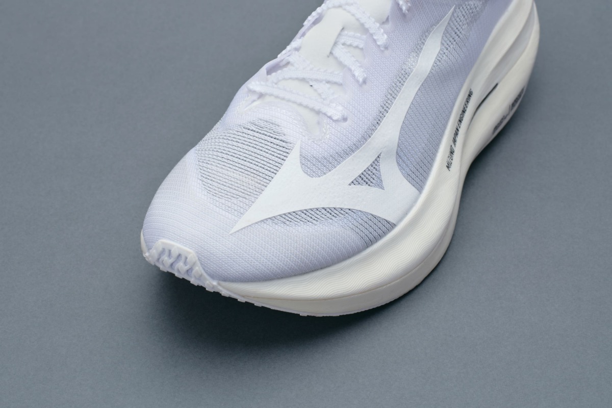「ミズノ新作次世代レーシングシューズ3モデルのPROTOTYPEの詳細が判明。約137gの軽量レーシングシューズに注目集まる」の画像