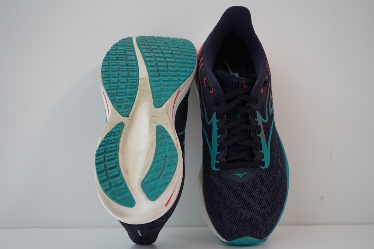 「ミズノ『ウエーブライダー 29』徹底レビュー！初心者からサブ4を狙うランナーまで、幅広いシーンで活躍する最新シューズ」の画像