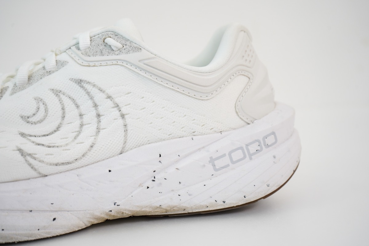 「TOPO Athleticの新作デイリートレーナー『PHANTOM 4』。シューズアドバイザーも絶賛する一足を解説！」の画像