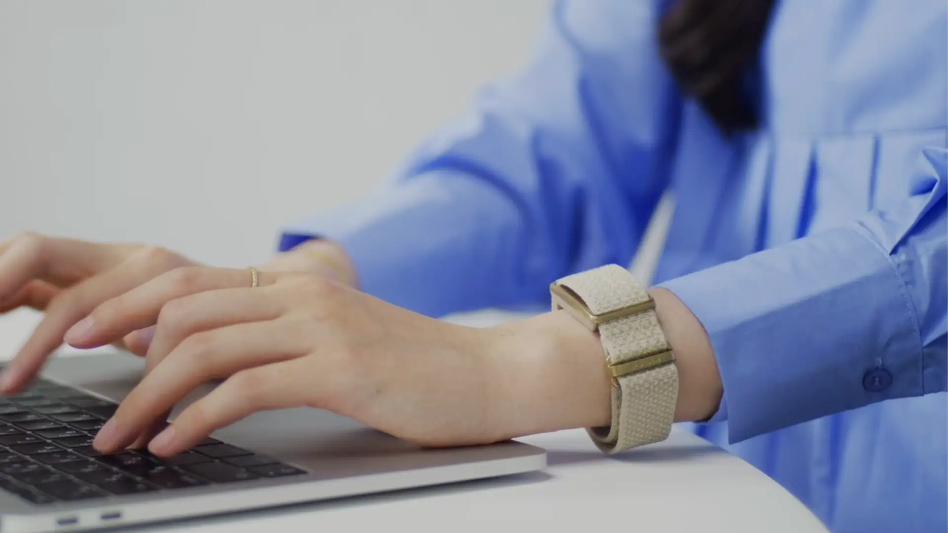 「ポラール『POLAR Loop』発表!スクリーンレスで日常に“静けさ”をもたらす新しいヘルスケアバンド」の画像