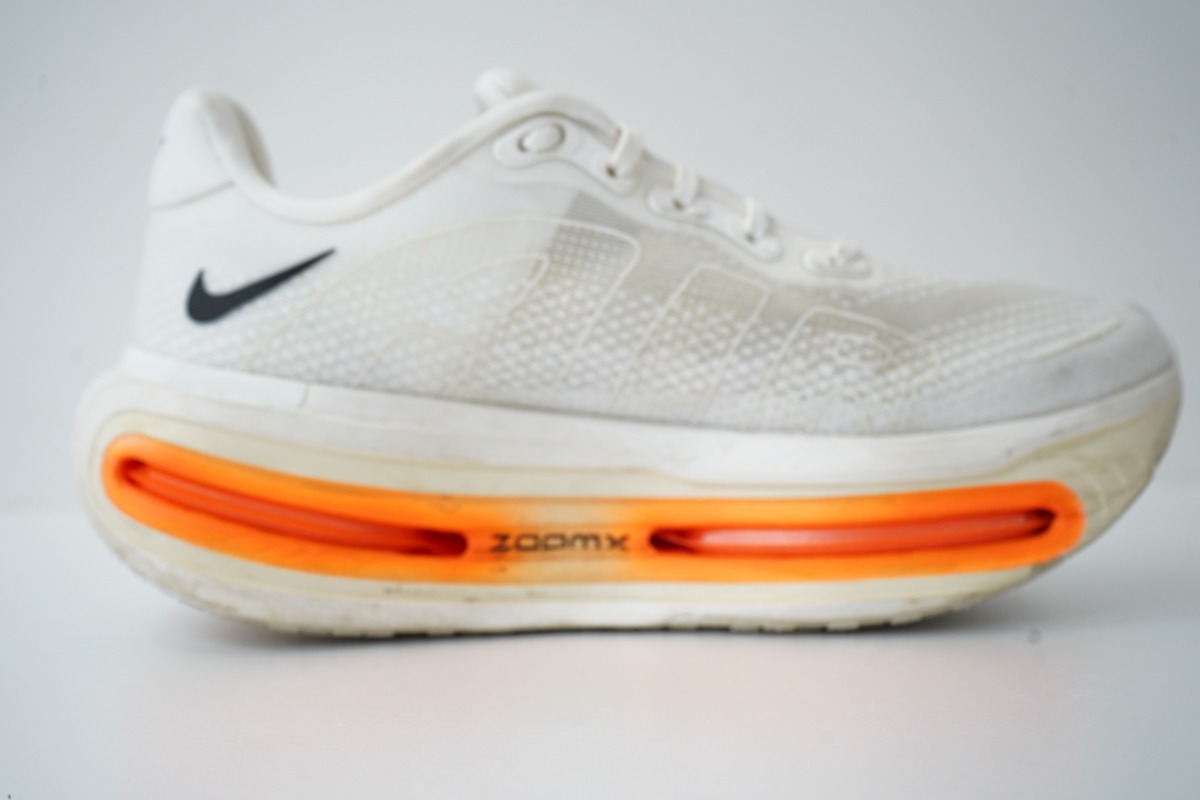 「ナイキ『ボメロ プレミアム』徹底レビュー！ナイキのロードランニングシューズ史上最も厚みのある1足」の画像