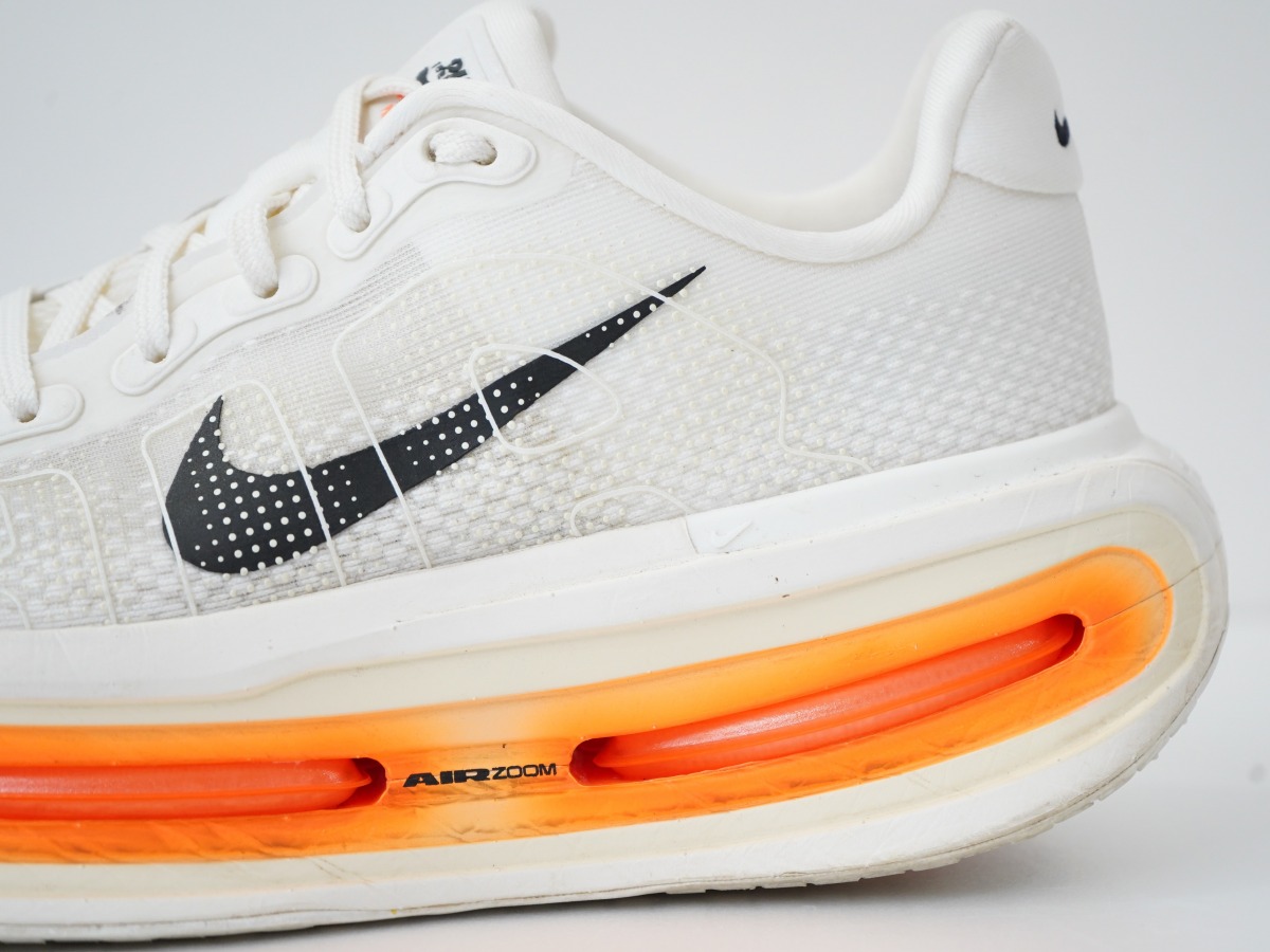 「ナイキ『ボメロ プレミアム』徹底レビュー！ナイキのロードランニングシューズ史上最も厚みのある1足」の画像