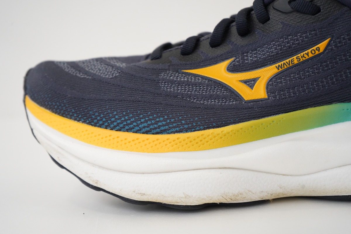 「ミズノ『ウエーブスカイ9』徹底レビュー！"雲の上のライド感"をコンセプトにした、さまざまなシーンで活用できるシューズ」の画像