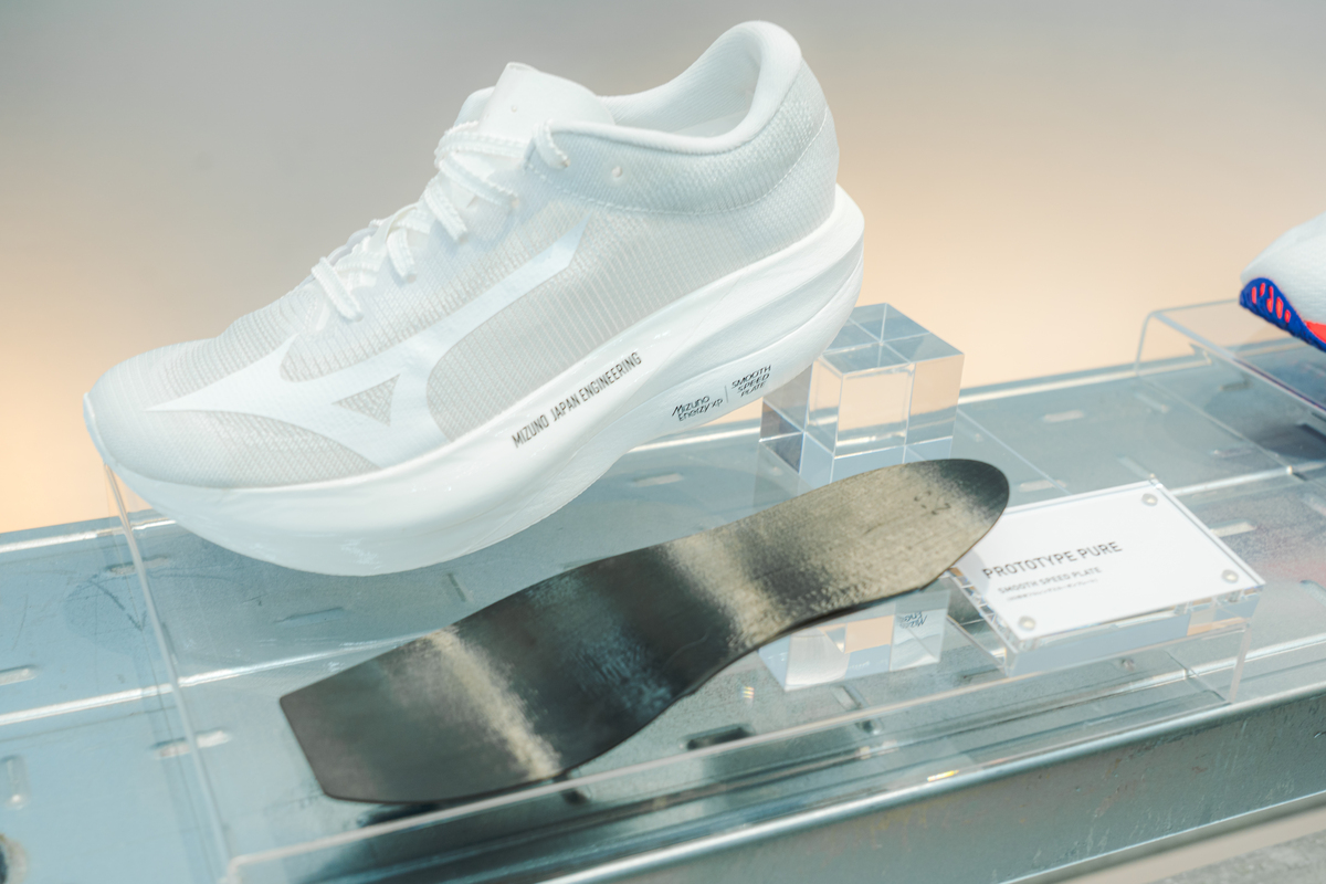 「ミズノ最新作『HYPERWARP（ハイパーワープ）』シリーズ発表！「レースシューズシーンを変えたい」という思いから生まれた新シューズとは」の画像