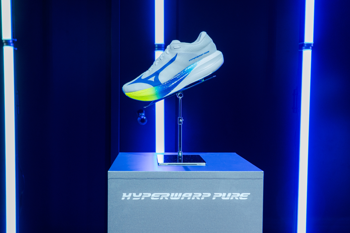 「ミズノ最新作『HYPERWARP（ハイパーワープ）』シリーズ発表！「レースシューズシーンを変えたい」という思いから生まれた新シューズとは」の画像