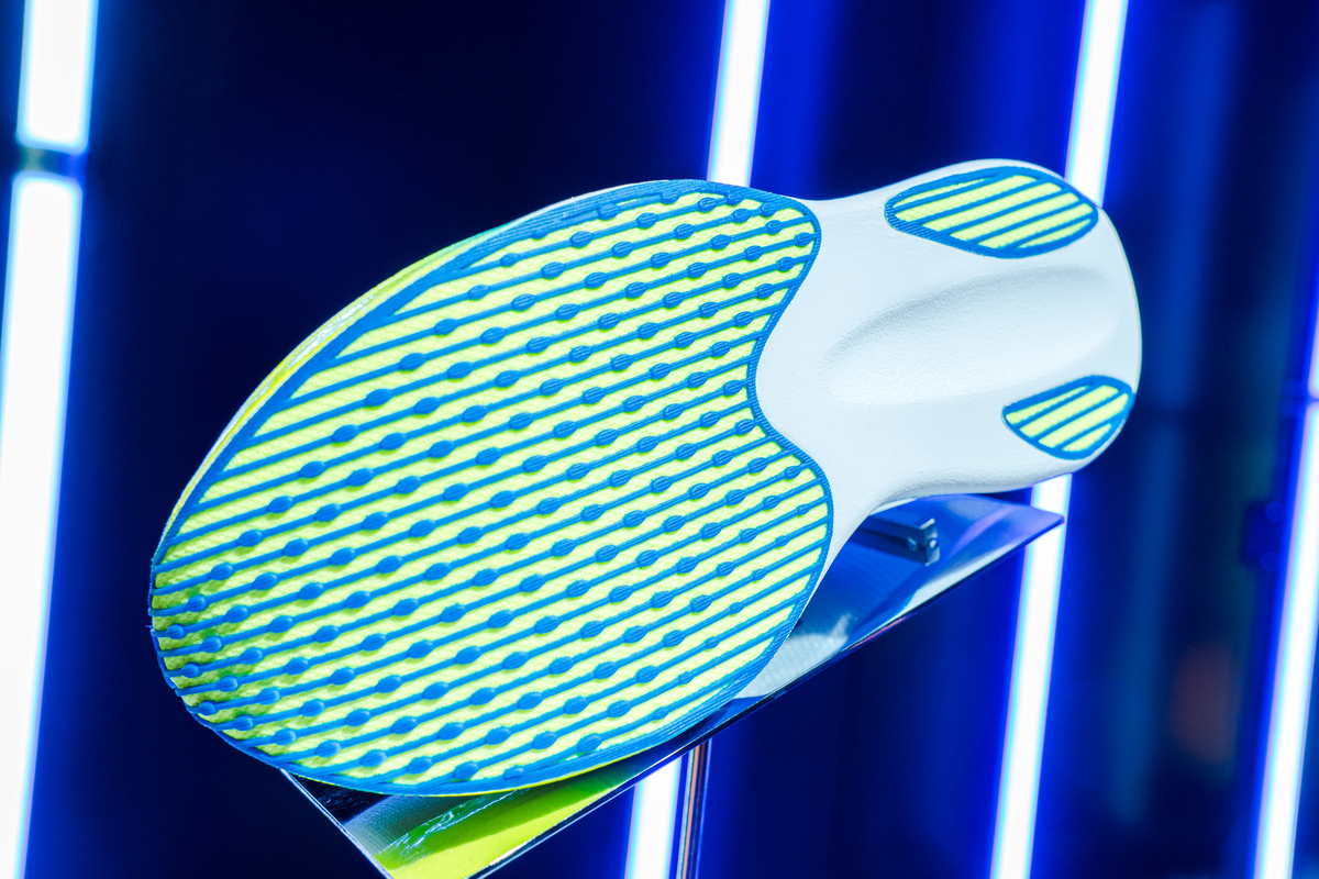 「ミズノ最新作『HYPERWARP（ハイパーワープ）』シリーズ発表！「レースシューズシーンを変えたい」という思いから生まれた新シューズとは」の画像