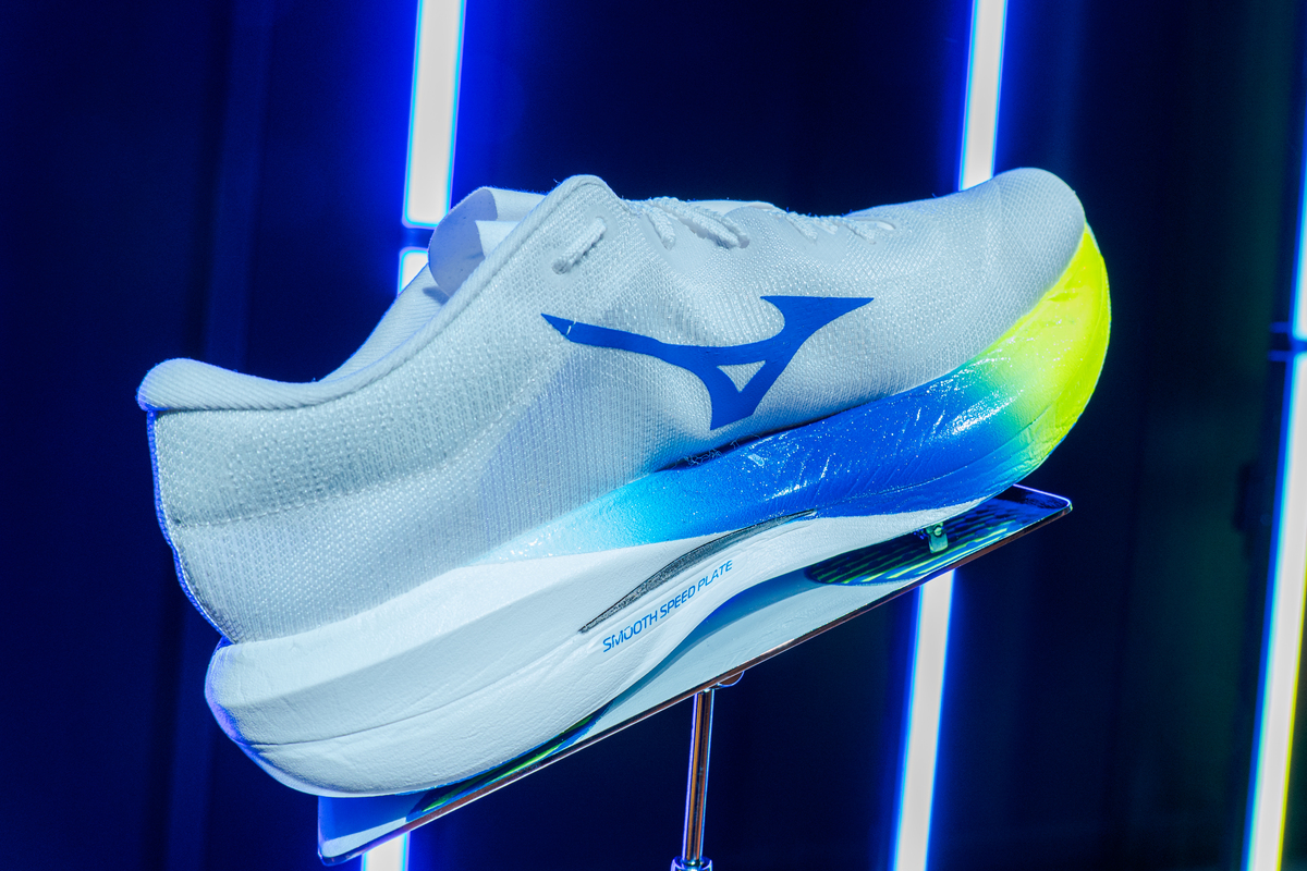 「ミズノ最新作『HYPERWARP（ハイパーワープ）』シリーズ発表！「レースシューズシーンを変えたい」という思いから生まれた新シューズとは」の画像