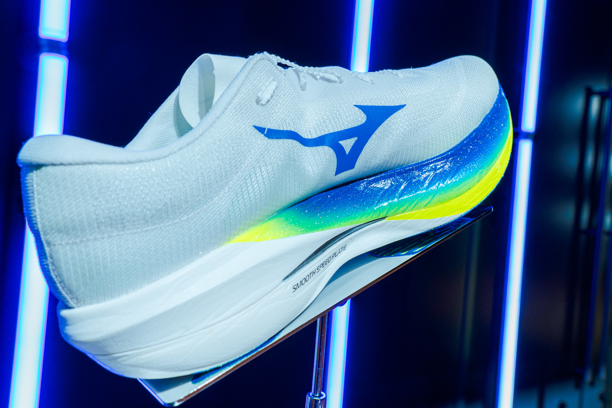「ミズノ最新作『HYPERWARP（ハイパーワープ）』シリーズ発表！「レースシューズシーンを変えたい」という思いから生まれた新シューズとは」の画像