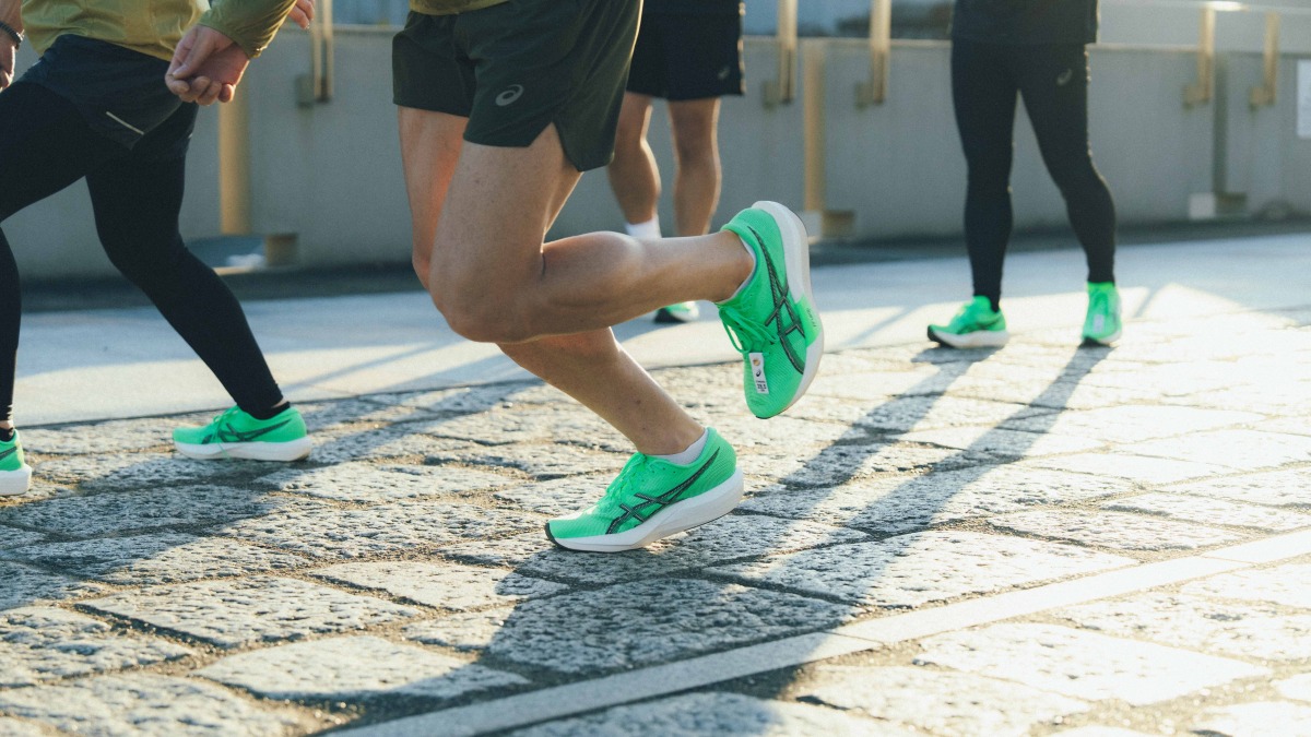 「アシックス新作シューズ『MAGIC SPEED 5(マジックスピード 5)』の魅力を体感。初めてカーボンプレート搭載シューズを履くランナーでも扱いやすいオススメな1足」の画像