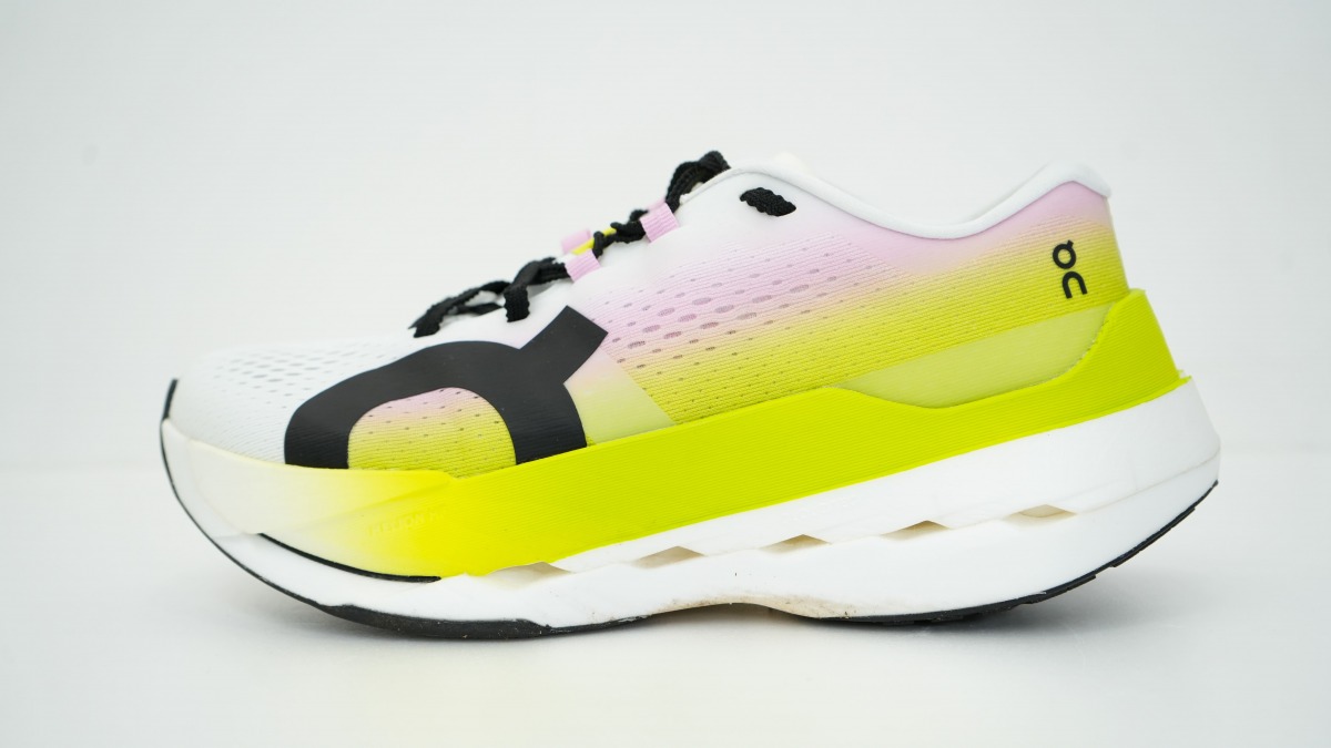「On（オン）『Cloudboom Max』徹底レビュー！最大級のクッションと高反発クッションで​​​​​​​​​、幅広いランナーを支えるスーパーシューズ」の画像