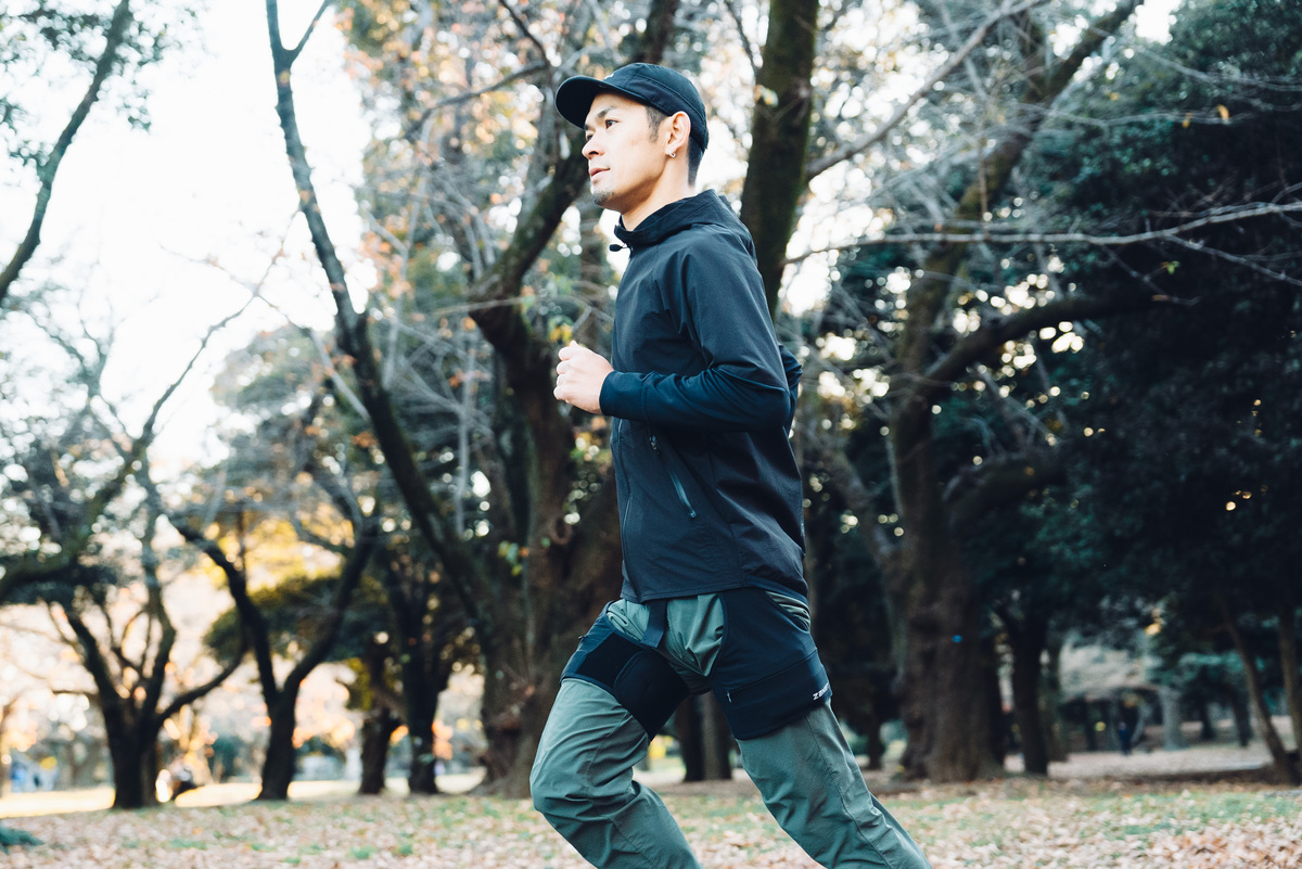 「装着するだけでランニングフォームを改善できるトレーニングギアとは？ザムスト『MOTIONAID THIGH LOAD』徹底解説」の画像