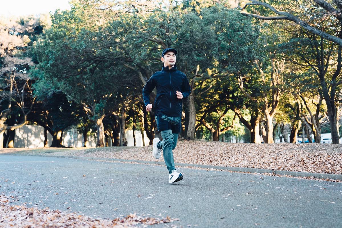 「装着するだけでランニングフォームを改善できるトレーニングギアとは？ザムスト『MOTIONAID THIGH LOAD』徹底解説」の画像