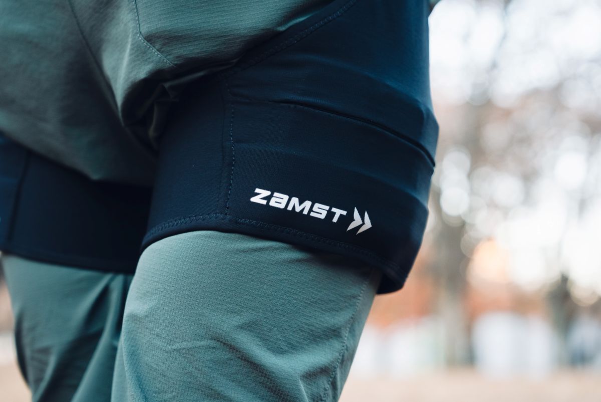 「装着するだけでランニングフォームを改善できるトレーニングギアとは？ザムスト『MOTIONAID THIGH LOAD』徹底解説」の画像