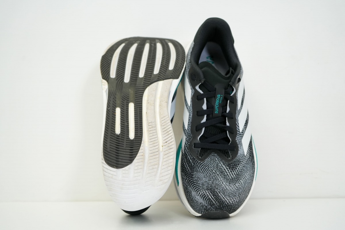 「アディダス『スーパーノヴァ プリマ 2』徹底レビュー！増量したクッションと快適なフィット感で、日々のランニングに寄り添う一足」の画像