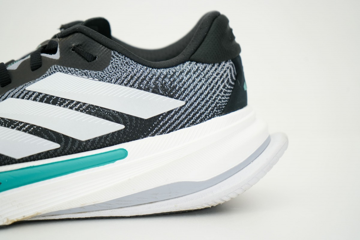 「アディダス『スーパーノヴァ プリマ 2』徹底レビュー！増量したクッションと快適なフィット感で、日々のランニングに寄り添う一足」の画像