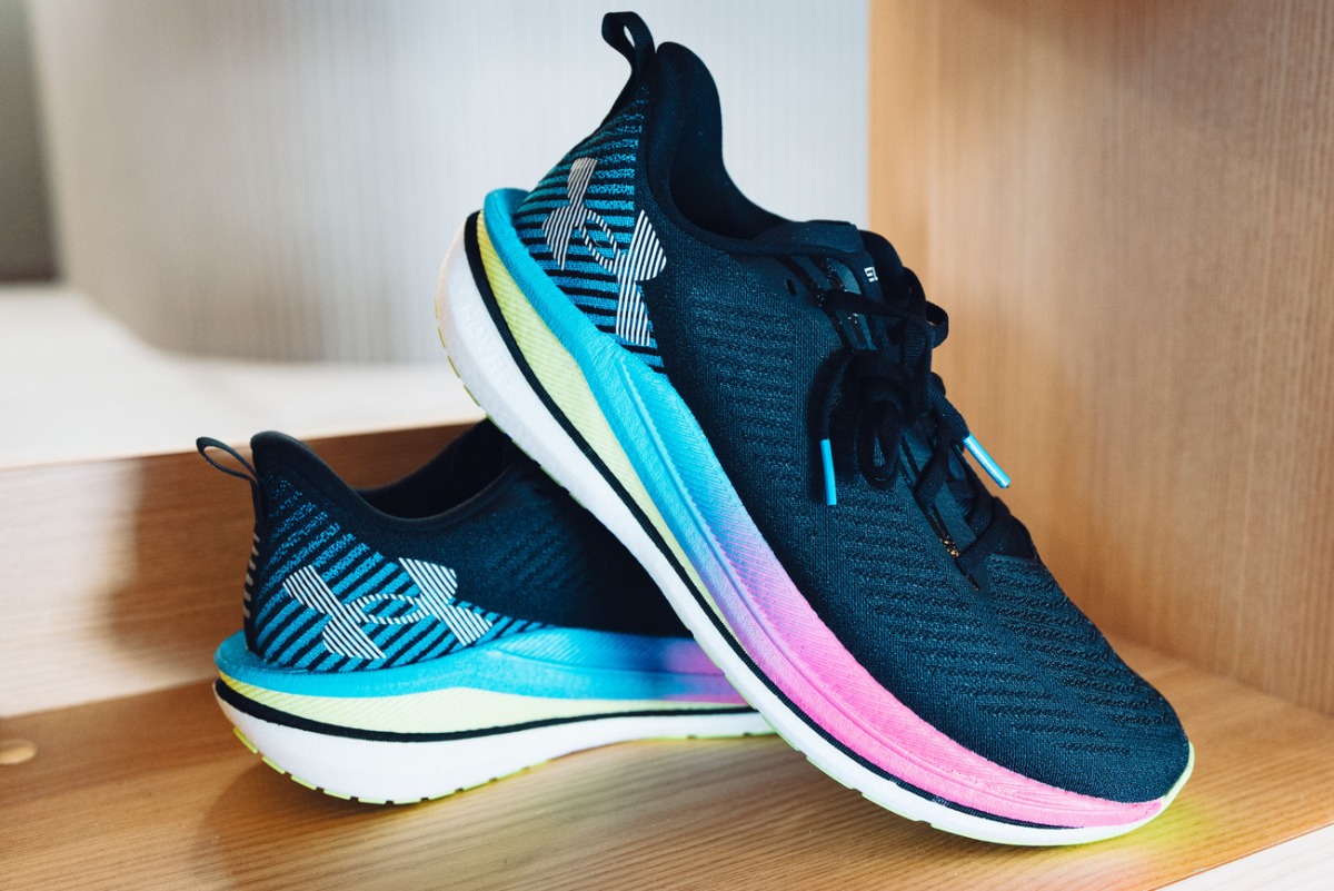 「アンダーアーマー最新作『VELOCITI ELITE 3』発表！プレート搭載モデル『VELOCITI PRO 2』、汎用性に優れた『VELOCITI SPD』にも注目」の画像