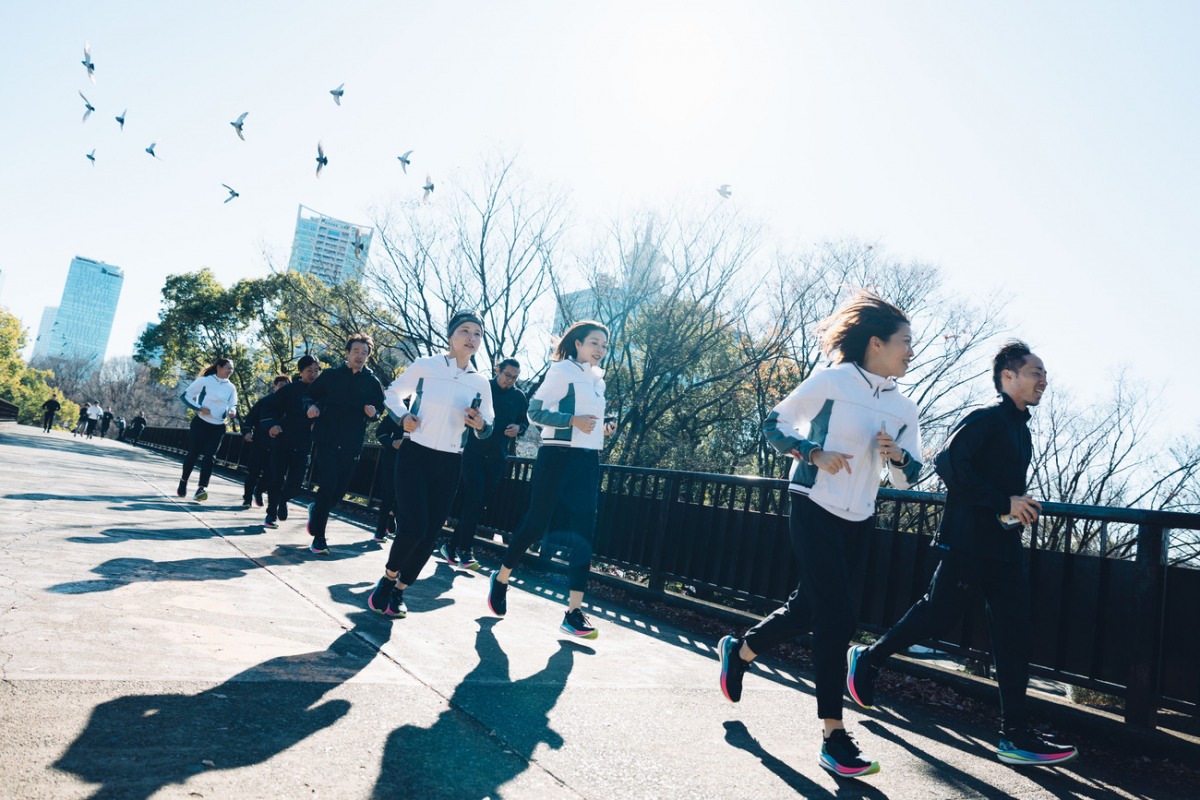 「アンダーアーマー最新作『VELOCITI ELITE 3』発表！プレート搭載モデル『VELOCITI PRO 2』、汎用性に優れた『VELOCITI SPD』にも注目」の画像