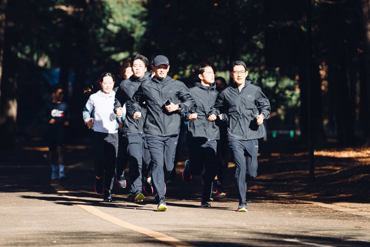 「アンダーアーマー最新作『VELOCITI ELITE 3』発表！プレート搭載モデル『VELOCITI PRO 2』、汎用性に優れた『VELOCITI SPD』にも注目」の画像