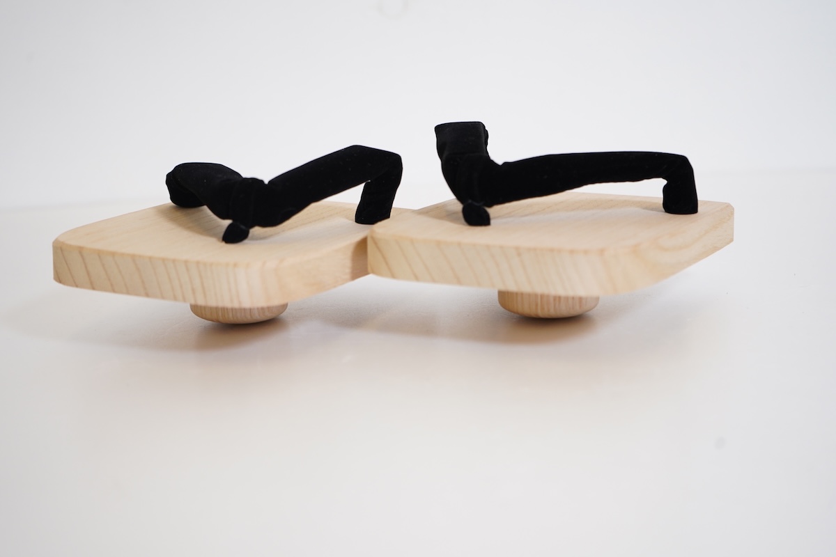 「100足以上の下駄を所有!?“下駄トレ”でカーボンシューズを履きこなすM高史さんのスタメン下駄5選」の画像