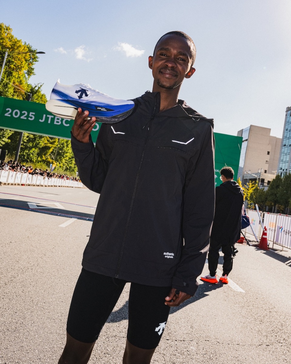 「デサントがトップランナー向けのカーボンシューズ発表!2025年にはマラソン2時間5分台の記録も」の画像