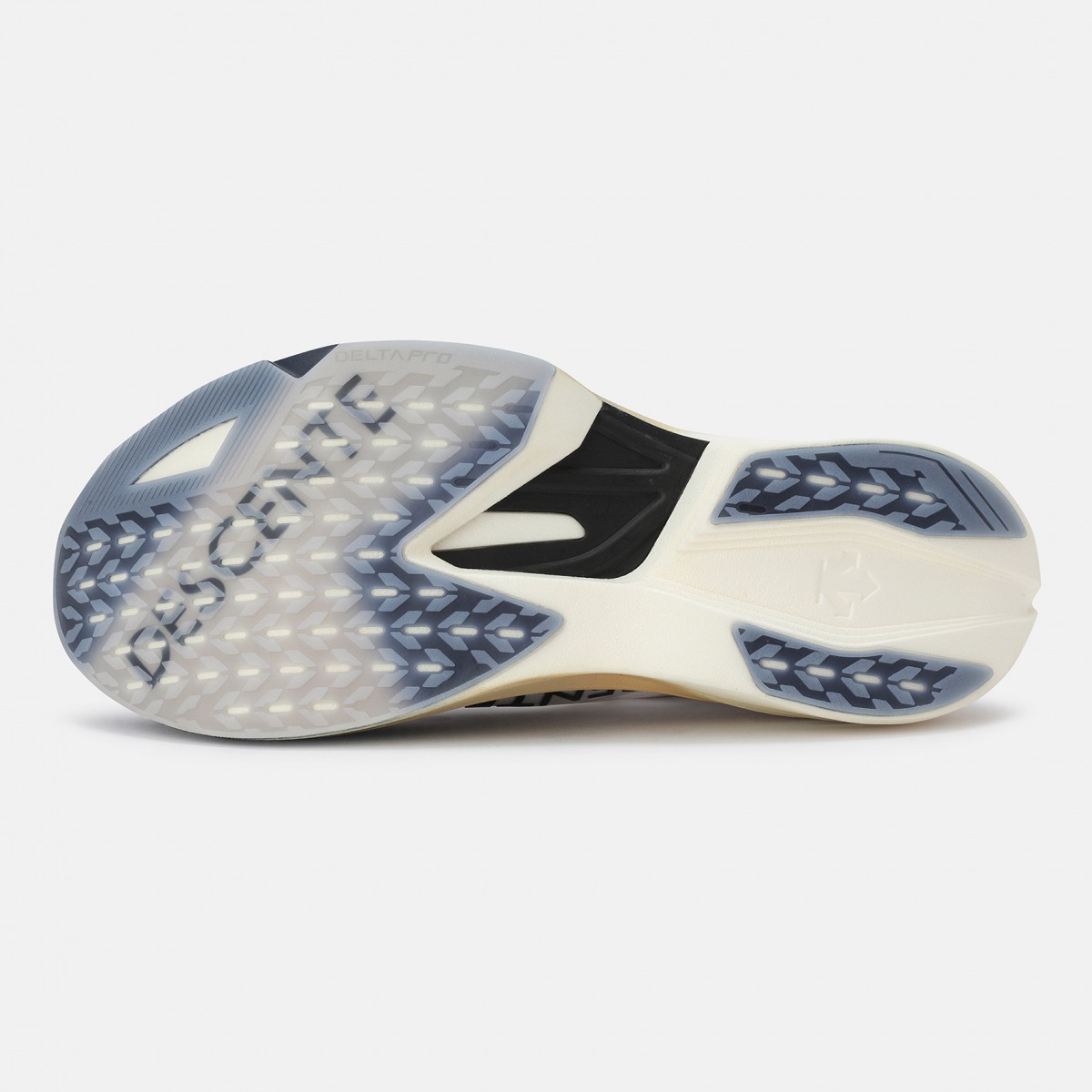 「デサントがトップランナー向けのカーボンシューズ発表!2025年にはマラソン2時間5分台の記録も」の画像