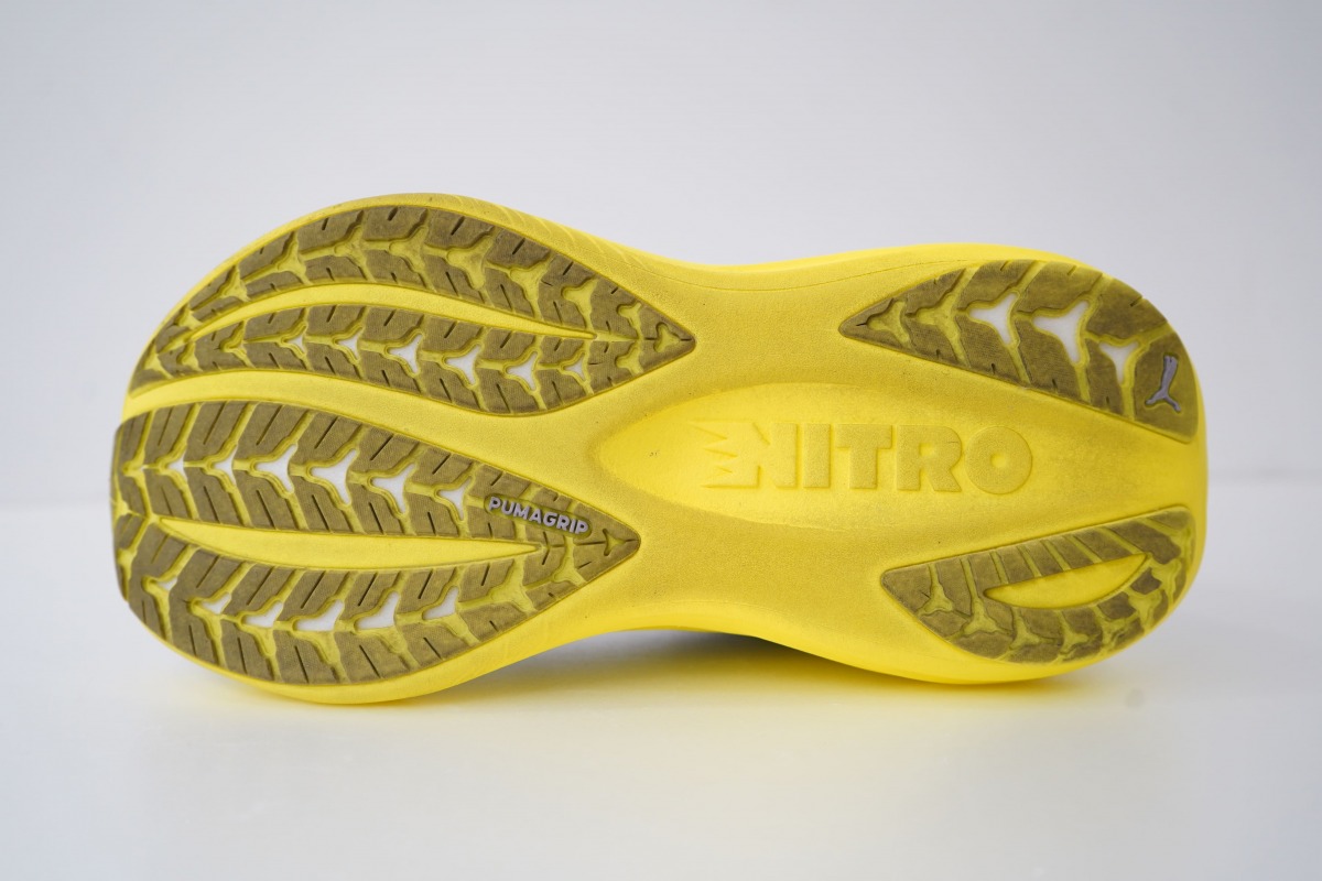 「プーマ『マグマックス ニトロ 2』徹底レビュー！耐久性に加え、軽反発と安定性を両立した一足」の画像
