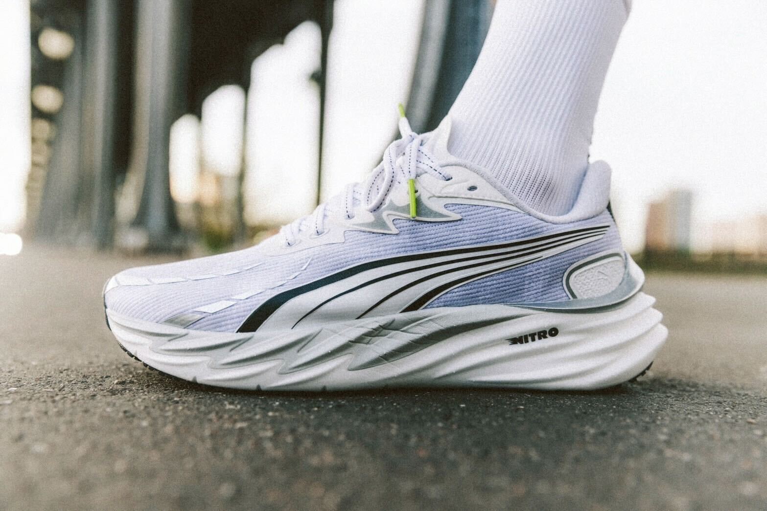 「プーマとランニングアパレルブランド『charbon』がコラボ。VELOCITY NITRO 4 CHARBONなどオリジナルアイテム多数登場」の画像