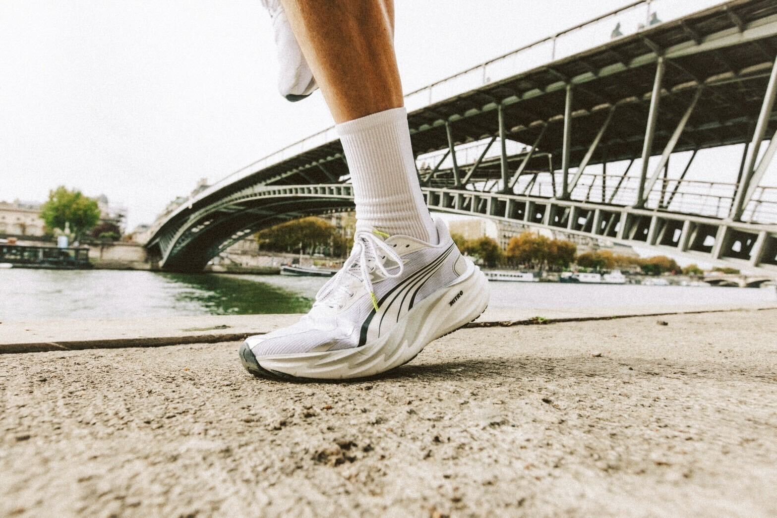 「プーマとランニングアパレルブランド『charbon』がコラボ。VELOCITY NITRO 4 CHARBONなどオリジナルアイテム多数登場」の画像