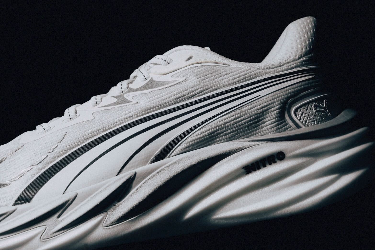 「プーマとランニングアパレルブランド『charbon』がコラボ。VELOCITY NITRO 4 CHARBONなどオリジナルアイテム多数登場」の画像