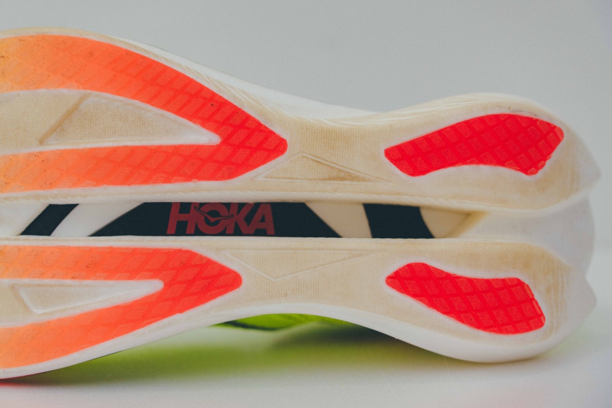 「“エネルギッシュな反発性”がスピードを生み出す。進化したHOKAの最軽量レースシューズ「CIELO X1 3.0」をレビュー」の画像