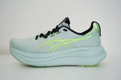 「アシックスから「東京マラソン2026」開催を記念した限定ランニングシューズが登場!「息吹」に着想を得たグラフィックが目を惹くデザイン」の画像