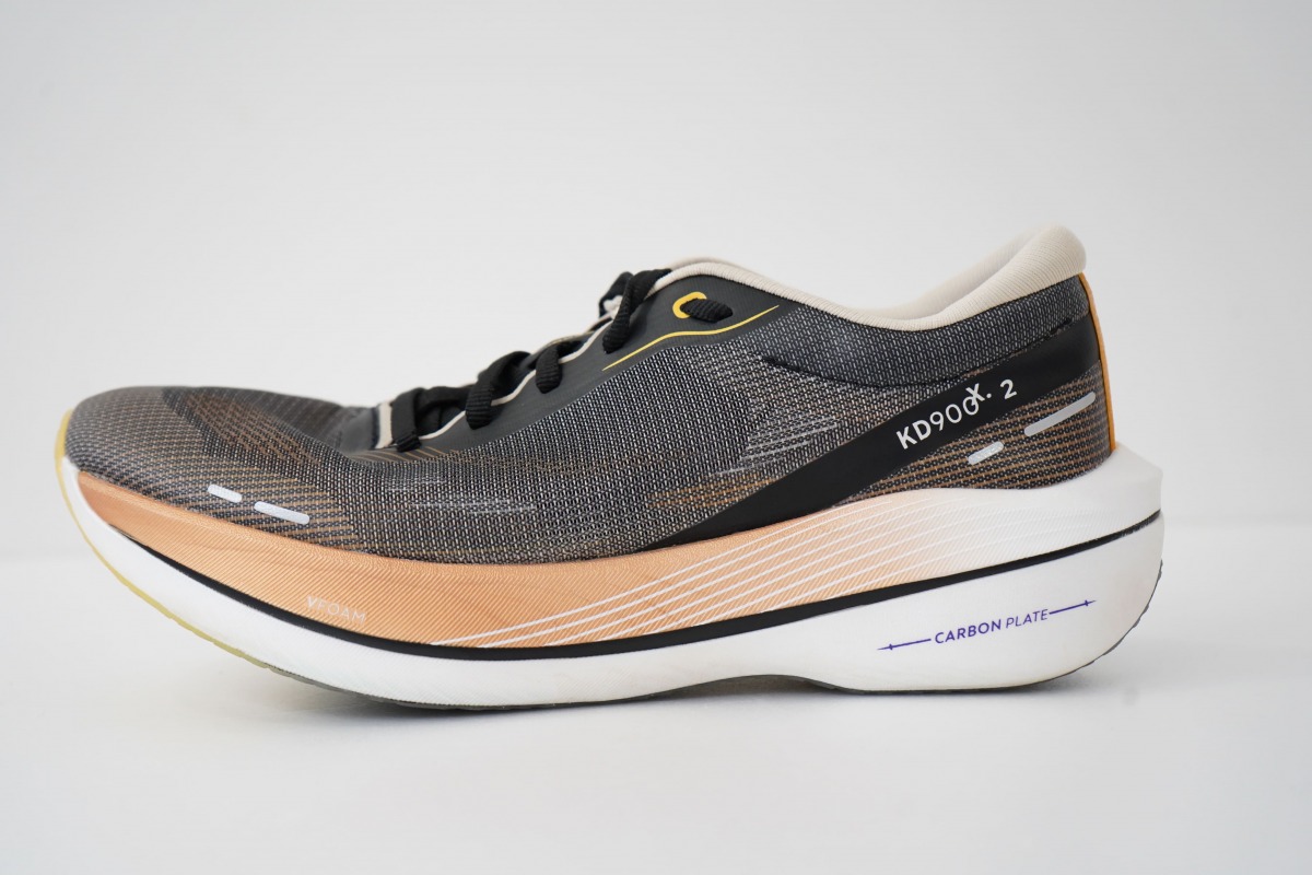「キプラン『KD900X 2』徹底レビュー！柔らかさと反発を両立したカーボンプレート入りテンポアップシューズ」の画像