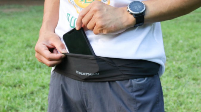 「【マラソン必需品】ランニング中の持ち運び問題を解決！収納機能付きおすすめアイテム3選＋α」の画像