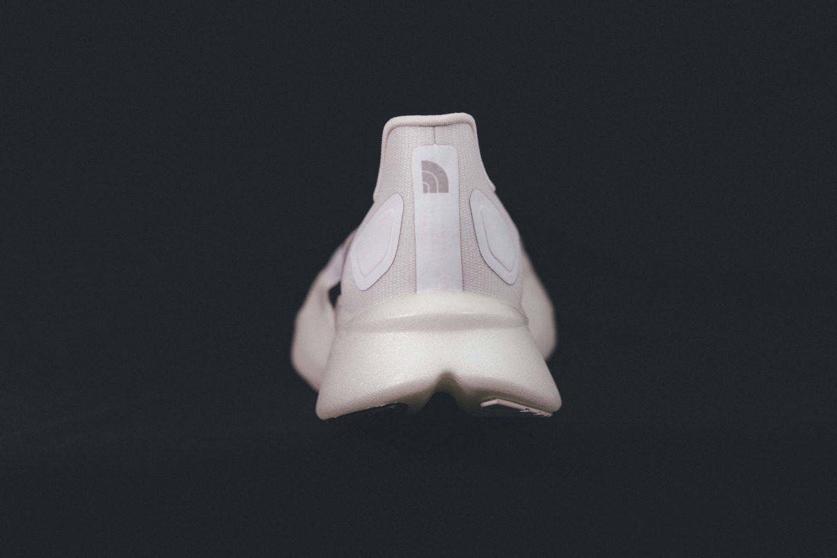 「THE NORTH FACE『VECTIV Forward』徹底解説！トレイルランニング由来の安定性がロードランニングシーンを彩る」の画像