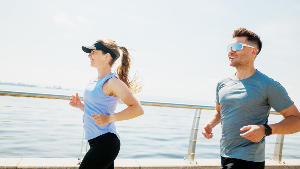 「「走るとズレる……」メガネユーザーの悩みを解消！ランニング向けアイウェアの選び方を解説」の画像