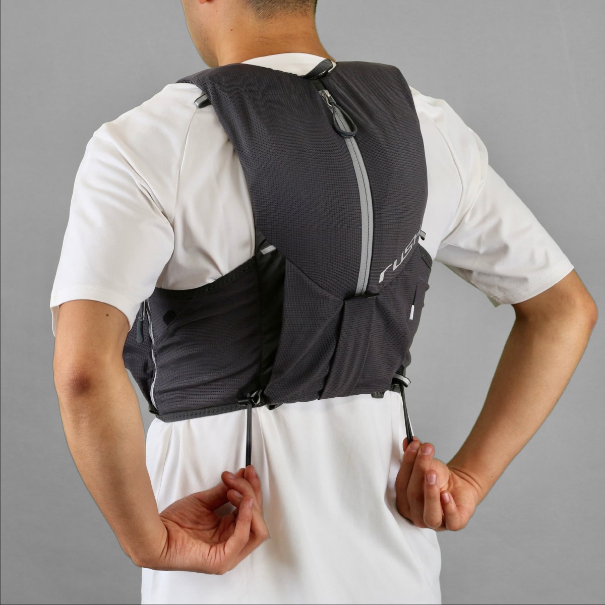 「【マラソン初心者必見】補給食・防寒具をどう持ち運ぶ？フルマラソン初挑戦ランナーにこそ知ってほしい『ザック』という選択肢」の画像