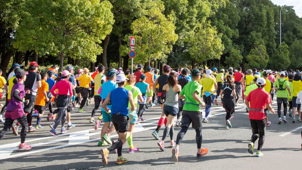 「【マラソン初心者必見】補給食・防寒具をどう持ち運ぶ？フルマラソン初挑戦ランナーにこそ知ってほしい『ザック』という選択肢」の画像